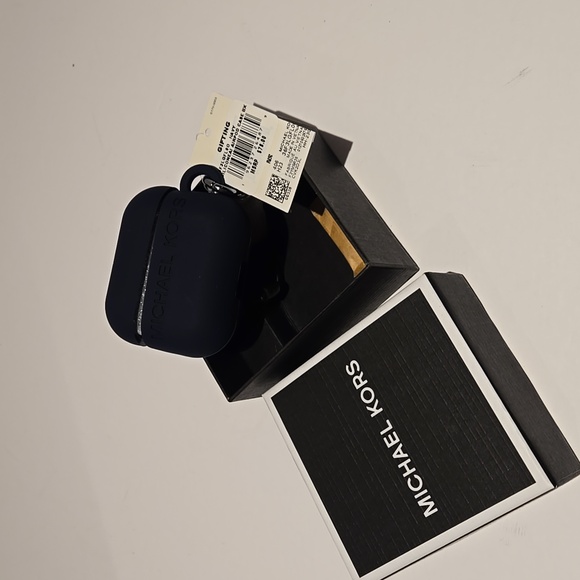 ๐ Air Tags & Airpod Case - Picture 4 of 5